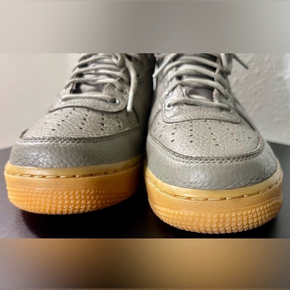 IOB Nike SF Air Force 1 Mid Dark Stucco Sneakers
Shoes Iconic Strap Collectible - Picture 9 of 16